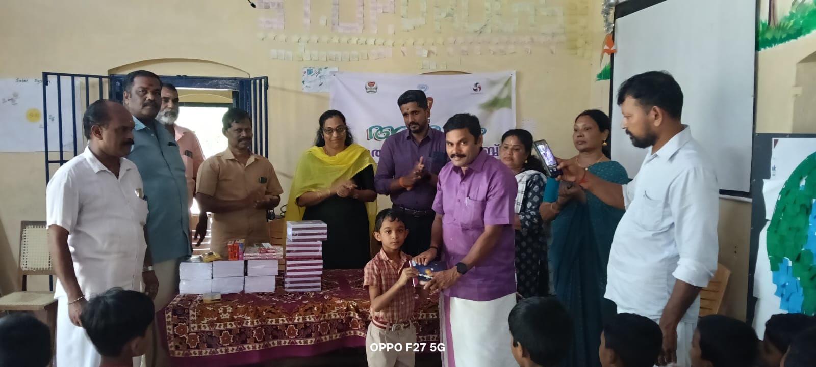 പഠനോപകരണ  വിതരണം നടത്തി
